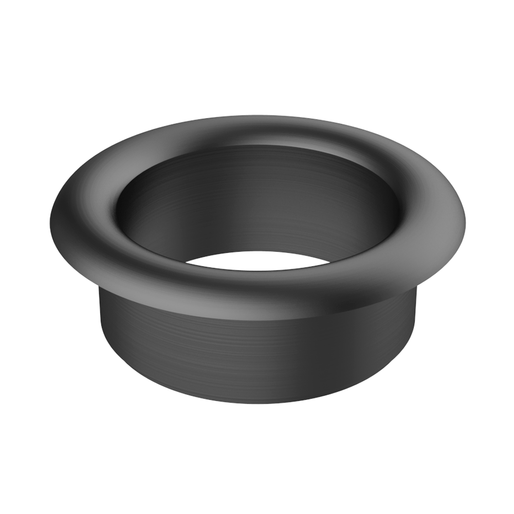 Unser AKDAA-Kabelorganizer ermöglicht das sichere Durchführen von Kabeln durch den Tisch, ohne dass diese beschädigt werden. Er hat ein minimalistisches Design mit abgerundeten Formen, die nach der Montage eine unauffällige Optik bieten. Hergestellt aus <b>linear niedrigdichtem Polyethylen (LLDPE)</b>, ist er für <b>34 mm</b> große Bohrungen und in den Farben <b>schwarz</b> und <b>natur</b> erhältlich.